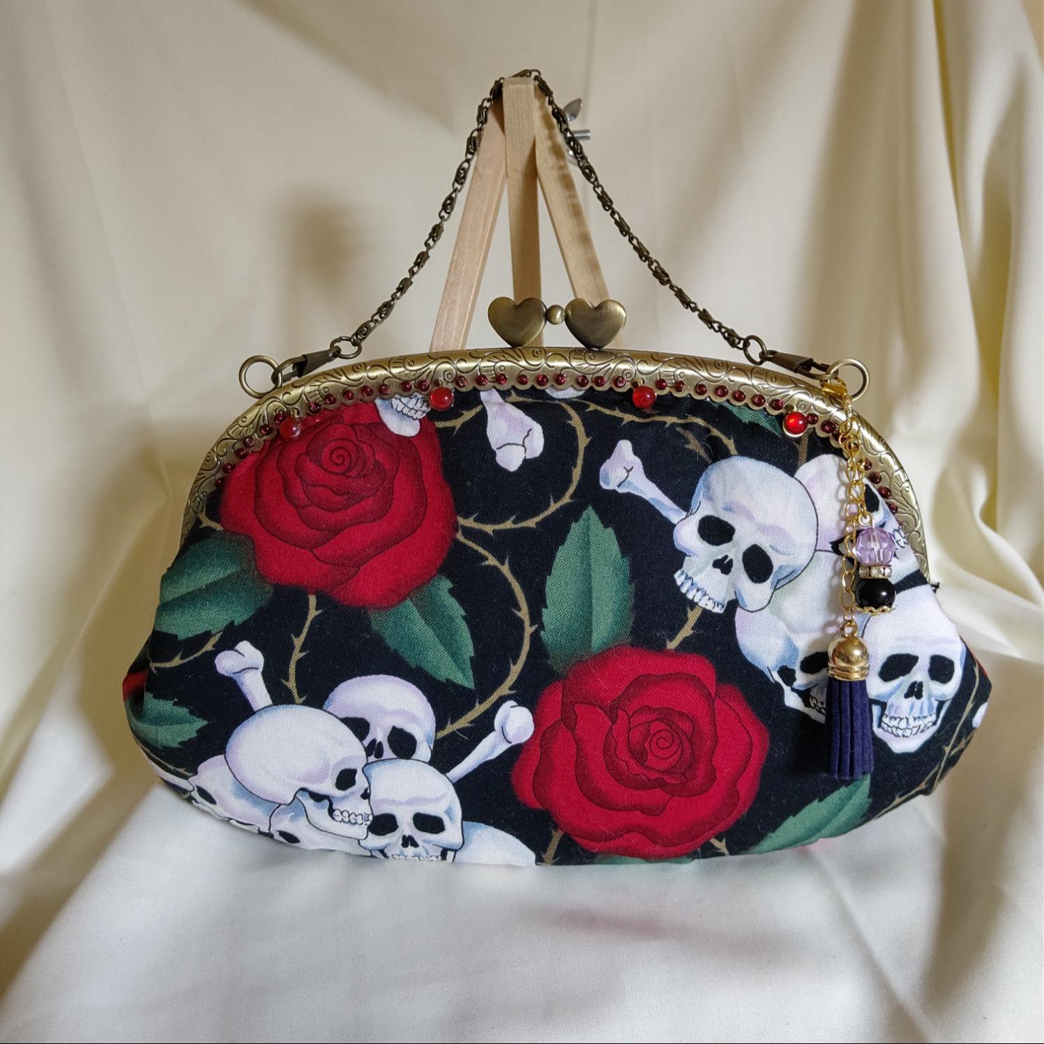 薔薇とドクロ☆がま口 ポーチ クラッチバッグ☆アレキサンダーヘンリー  