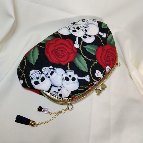 薔薇とドクロ☆がま口 ポーチ クラッチバッグ☆アレキサンダーヘンリー