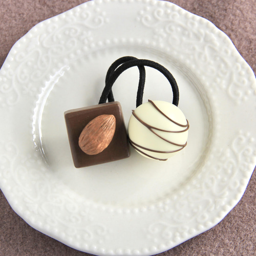 ハンドメイド ♡ アーモンドチョコのヘアゴム