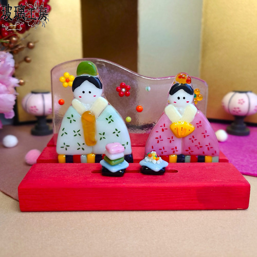 ガラス　雛人形　ひな祭り ガラス 雛人形 ひな祭り 小さい雅びた雛人形【木目ガラスケース入り