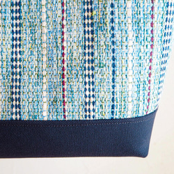 【SALE】春色ミックスツイード調手織り布の横長トート（水色） 4枚目の画像