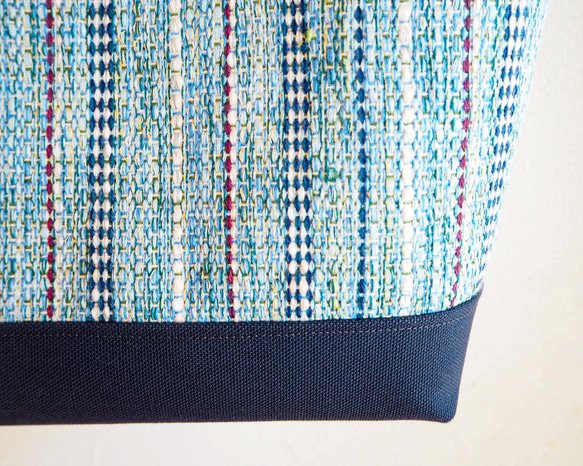 【SALE】春色ミックスツイード調手織り布の横長トート（水色） 4枚目の画像