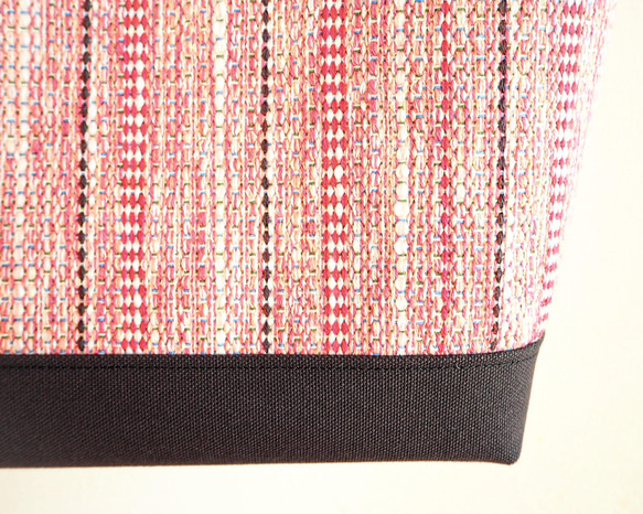 春色ミックスツイード調手織り布の横長トート（桜色） 4枚目の画像