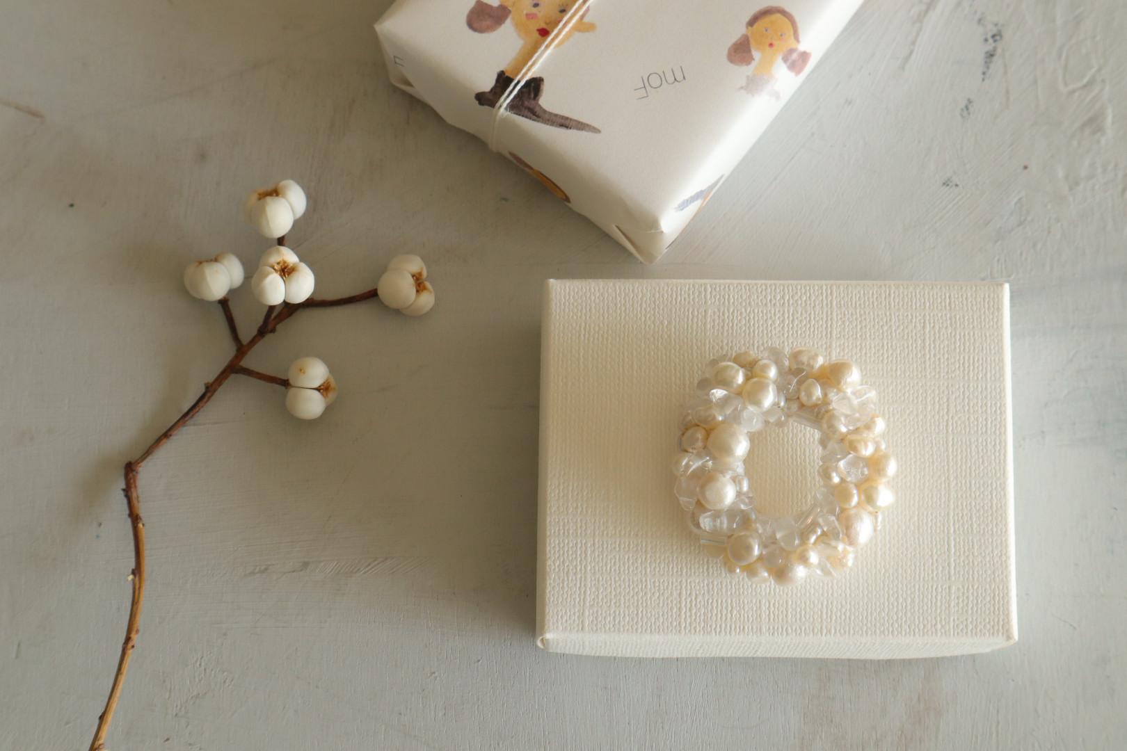 オーバルリース ブローチ