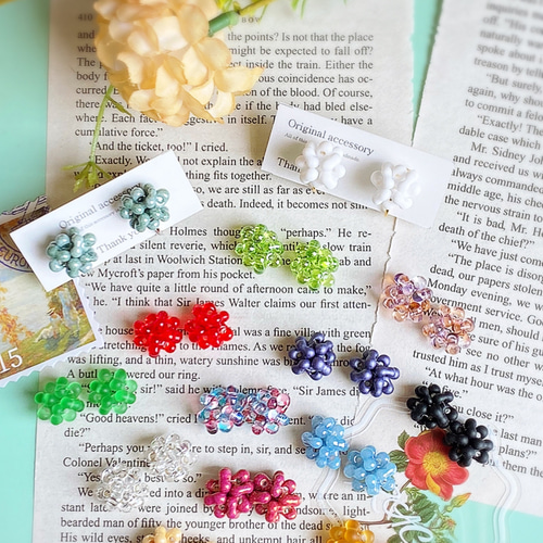 カラーが楽しい！ チェコ ファルファーレビーズのシンプルな粒々ピアス