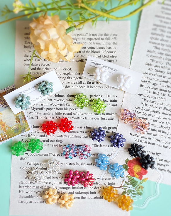 カラーが楽しい！ チェコ ファルファーレビーズのシンプルな粒々ピアス