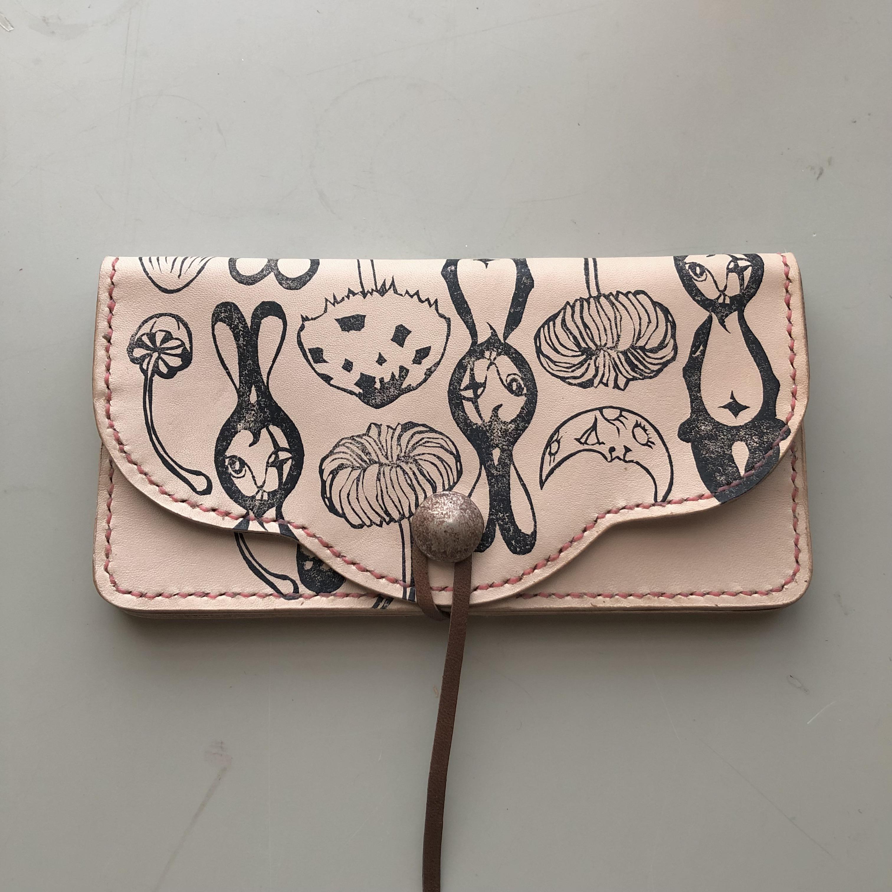 長いお財布　ピンクの糸