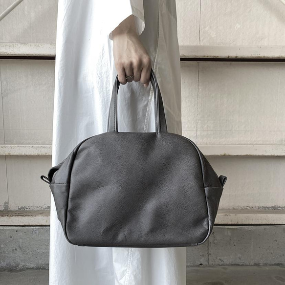 ファスナーの無いmボストン（A5サイズ）とても柔らかい牛革 少し緑っ