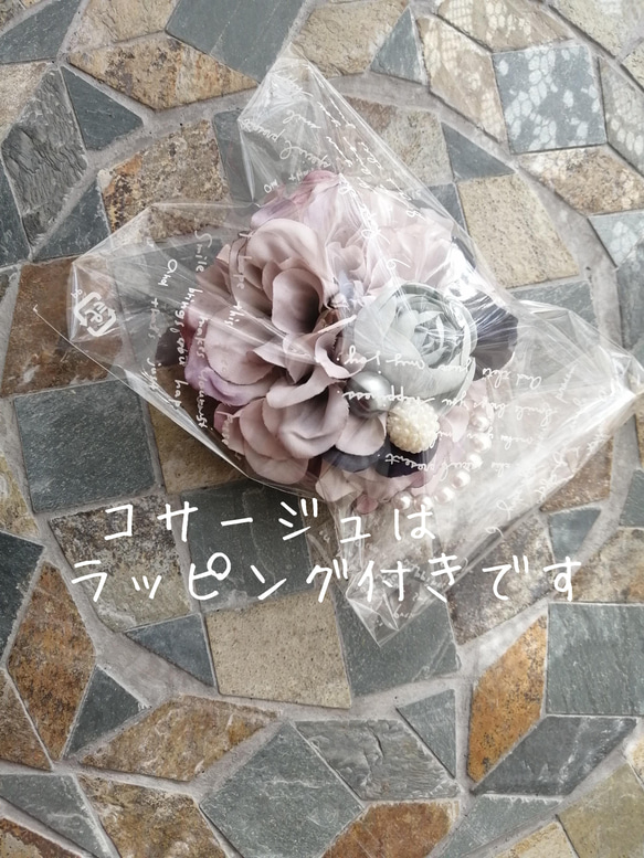 ラッピング付き♡優しいカラー♪ホワイトダリアにソフトベージュの薔薇のコサージュ❀.*･ﾟ 入学式 卒業式 6枚目の画像