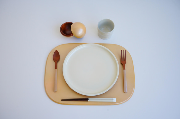 和の伝統工芸【新しい、会津塗】 和洋どちらにも【2Wayプレート】「13.0ランチョンマット」「パールシリーズ」 6枚目の画像