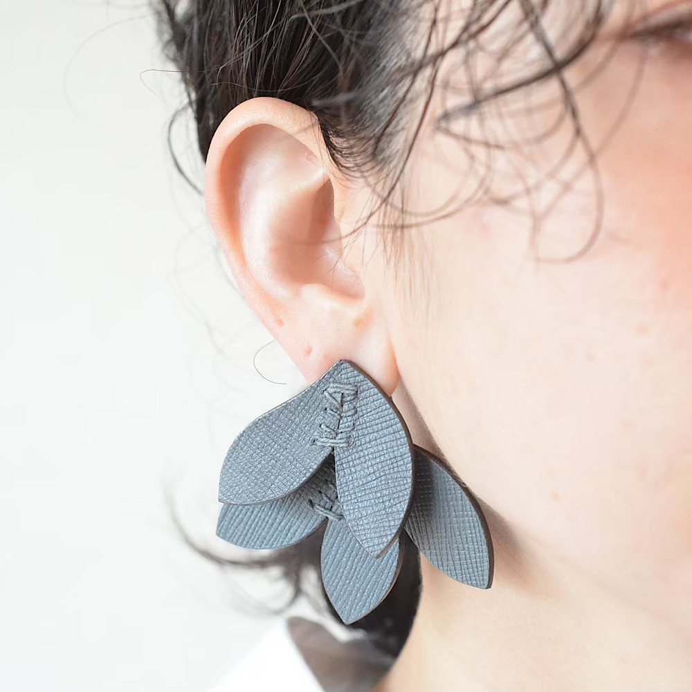 Feather【レザーピアス/イヤリング】  “Cement”