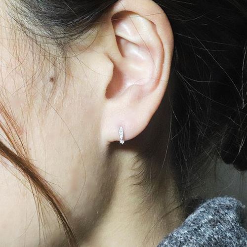 k18 0.08ct ワンポイント 天然ダイヤモンド ピアス 上品 イエロー  