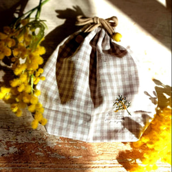 手刺繍入*クラシックミモザの巾着袋（コップ袋）【春の入園・入学に】 2枚目の画像