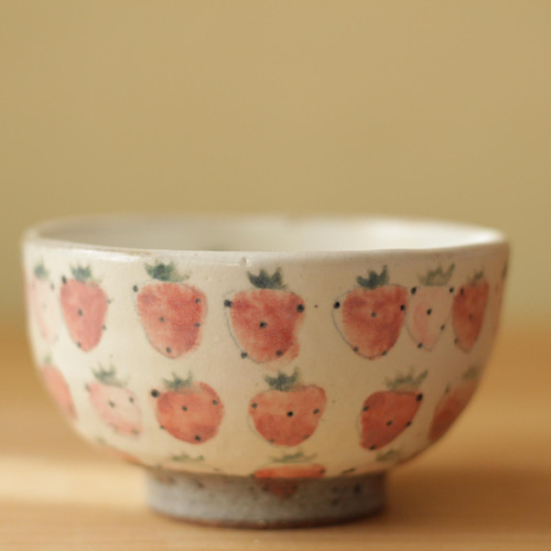 やまぐちあさこさん の イチゴ柄お茶碗＆マグカップ
