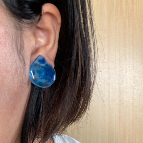 透明感up！ペイントピアス◇【WATER DROP】 プラバン レジン 大人かわいい 水彩 透明感 サージカルステンレス ピアス（スタッド・一粒）  Starlight kobo しゅう 通販｜Creema(クリーマ) 13343209