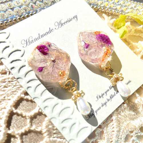 紫色ドライフラワーと揺れるパールのレジンピアス イヤリング ピアス  