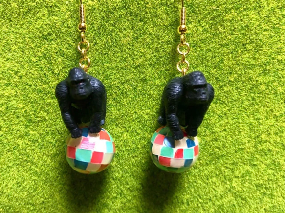 ミュージックゴリラのピアス ゴリラのモザイクポールピアス ピアス（フック・チェーン
