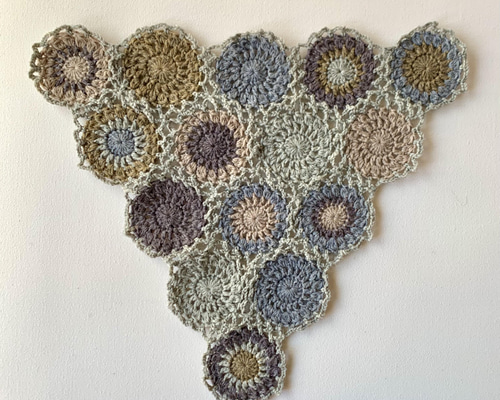 モチーフつなぎのマルチマット マルチカバー モチーフつなぎのインテリアマット かごカバー マルチカバー ドイリー