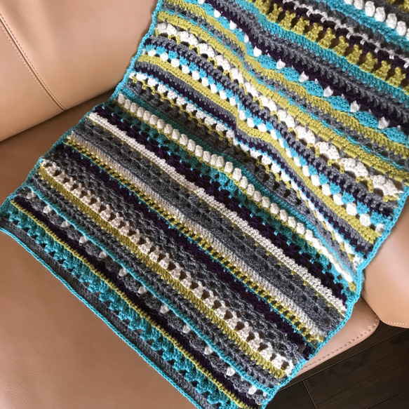 スパイシーブランケット　ウール　かぎ針編みのミニブランケット（マルチカバー、膝掛け） 1枚目の画像