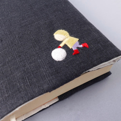 〈名入れ〉雪降る朝にゆきだるま　リネンの手刺繍ブックカバー 15枚目の画像