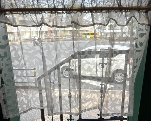 グレーの幾何学模様カフェカーテン カーテン LiSARA 通販 13345828