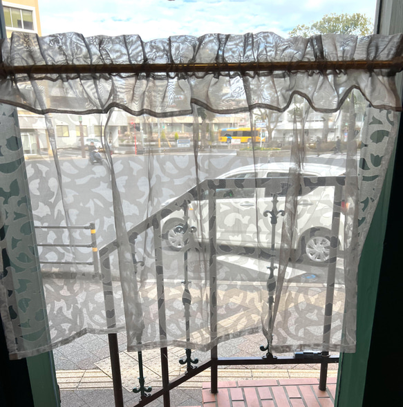 グレーの幾何学模様カフェカーテン カーテン LiSARA 通販 13345828