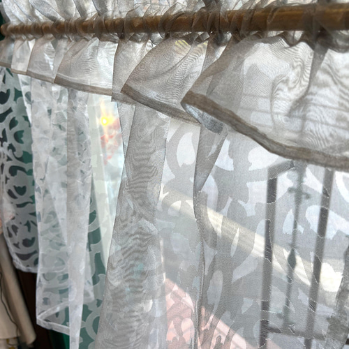 グレーの幾何学模様カフェカーテン カーテン LiSARA 通販 13345828