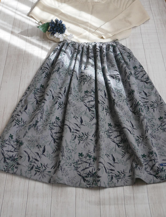 コーデュロイ★ボタニカル柄のふんわりギャザースカート 2枚目の画像