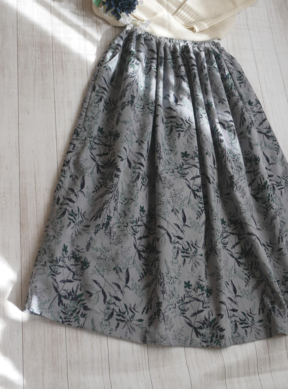 コーデュロイ★ボタニカル柄のふんわりギャザースカート 3枚目の画像