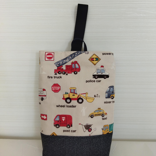 H021【通園・通学グッズ】ハンドメイド お着替え袋(働く車柄白色)