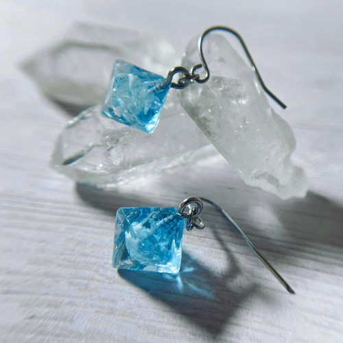 空の宝石 青空 八面体 フローライト ピアス/イヤリング【316L】 ピアス