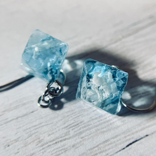 空の宝石 青空 八面体 フローライト ピアス/イヤリング【316L】 ピアス