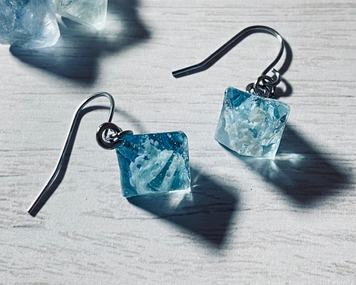 空の宝石 青空 八面体 フローライト ピアス/イヤリング【316L】 ピアス