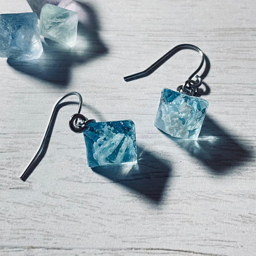 空の宝石 青空 八面体 フローライト ピアス/イヤリング【316L】 ピアス