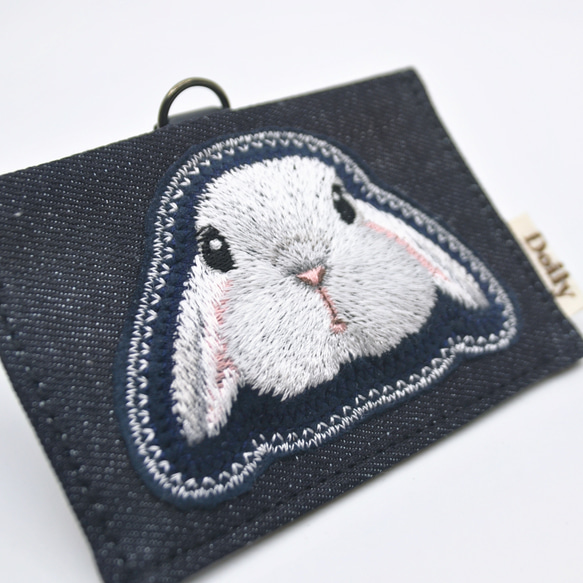 ふんわりうさぎ刺繍（ホーランドロップ・ホワイト＆グレー）　パスケース 4枚目の画像