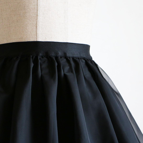 [任何人都可以擁有銳利的輪廓！ ] 歐根紗褶皺雙面裙 [Midi Length] [Black] 第10張的照片