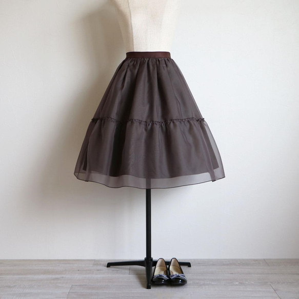 [任何人都可以獲得清晰的輪廓！ ] 歐根紗聚集切換可逆裙子 [Midi 長度] [棕色] 第8張的照片
