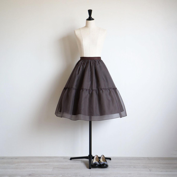 [任何人都可以獲得清晰的輪廓！ ] 歐根紗聚集切換可逆裙子 [Midi 長度] [棕色] 第7張的照片