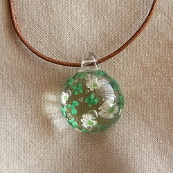 シロツメ草・ありあまる幸せ・4花・ガラス球ネックレス・ガラス製・綿紐 4枚目の画像