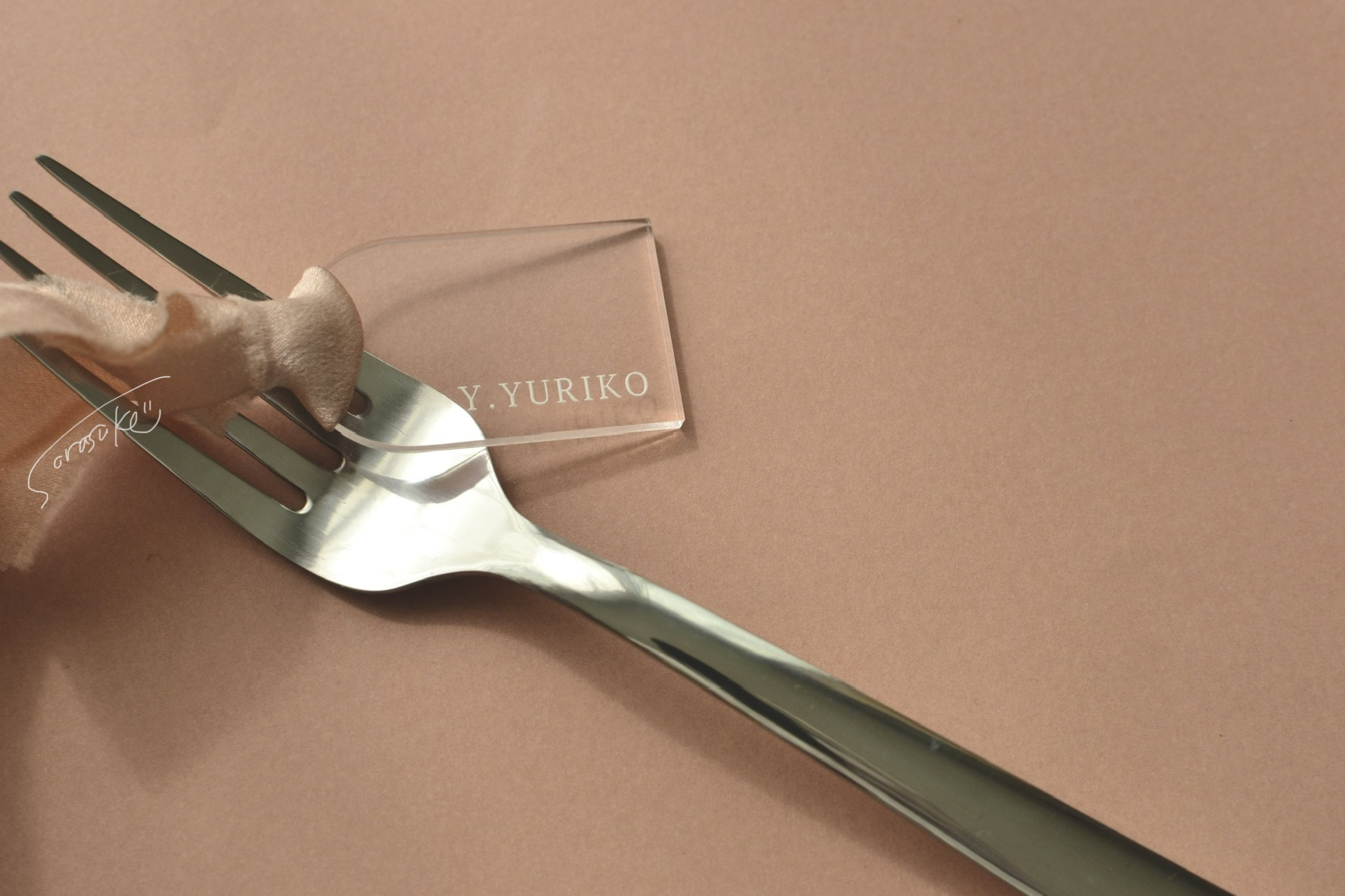 クリアなアクリルネームプレート　席札