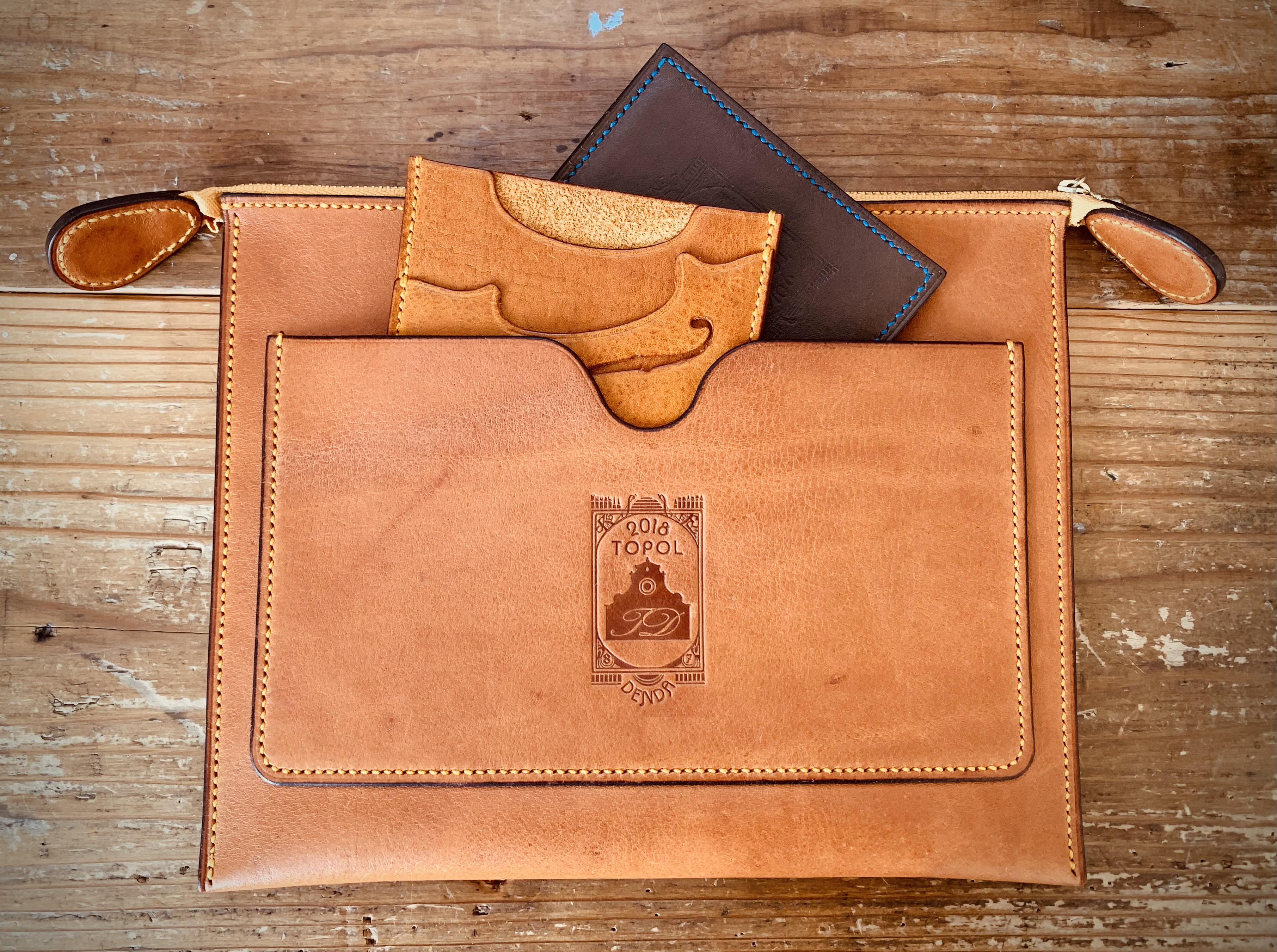 手縫いの革のクラッチバッグ『t - Topolino18』