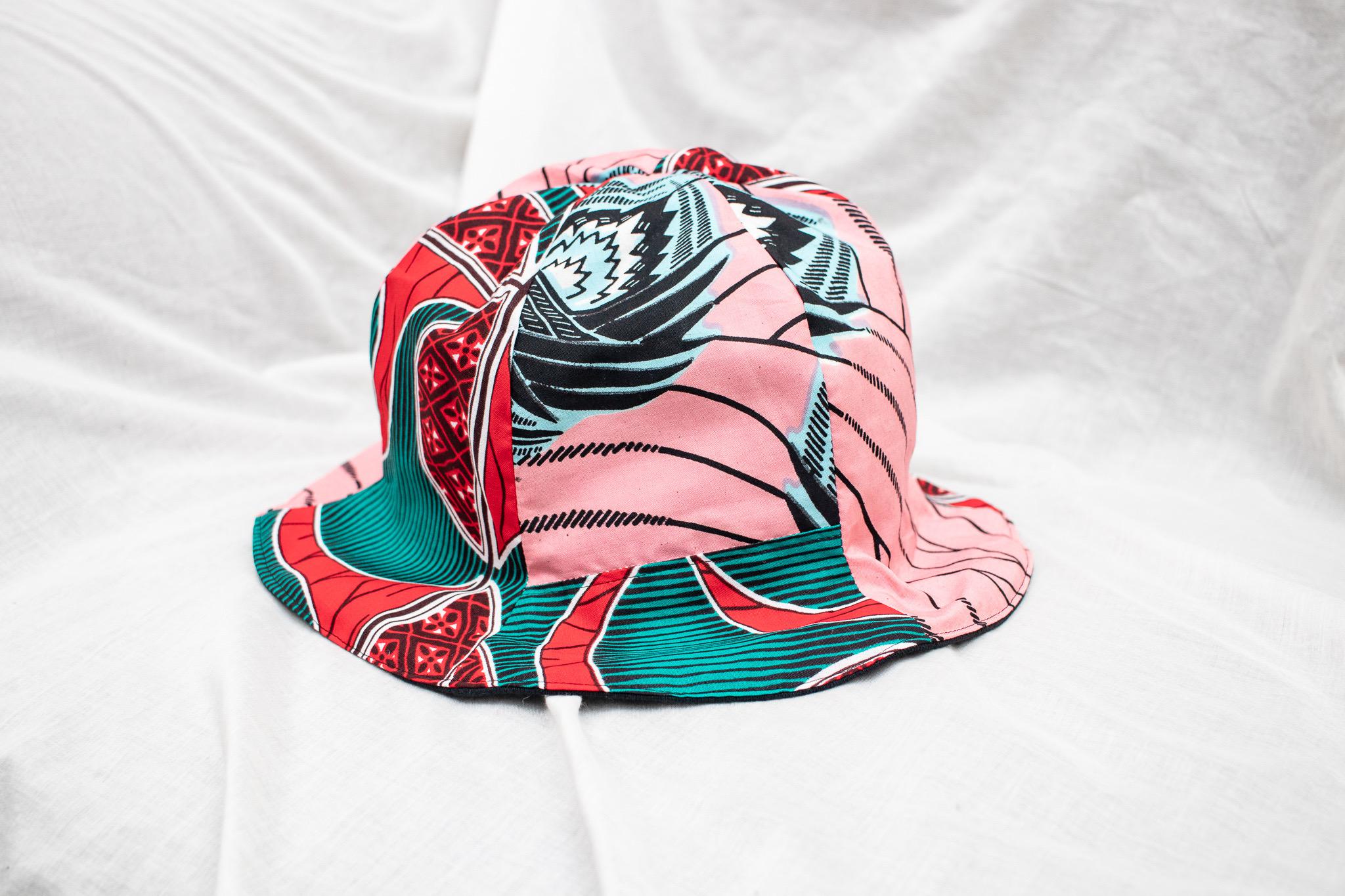 【ピンク・グリーン×裏毛ニット：アフリカンバティックのサウナハット】