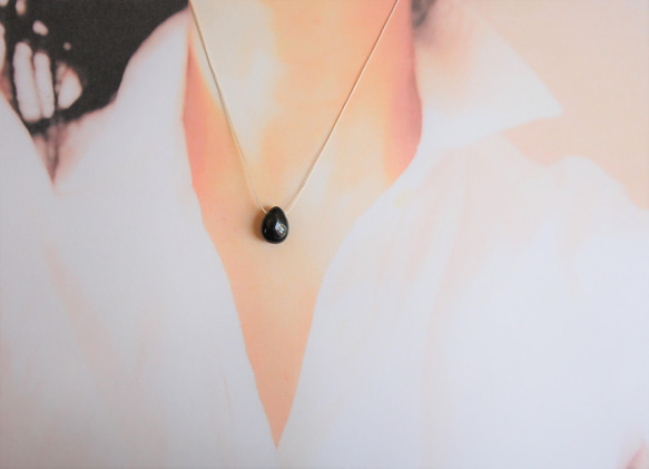 85 【天然石 モリオン　黒水晶】 14kgf  肌にやさしい絹糸のネックレス　ブラック　糸の色＆長さえらべます 2枚目の画像