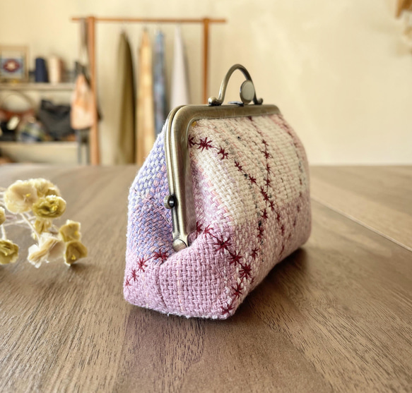 手織り桜色の押し口がまポーチ　（桜ピンク×ブルー）） 4枚目の画像