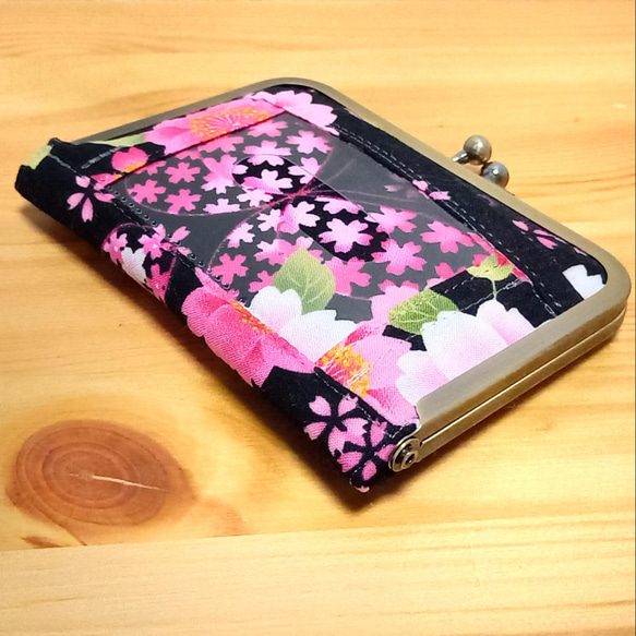 和柄　桜と蝶々　カードがまケース（最大収納数７～８枚） 4枚目の画像