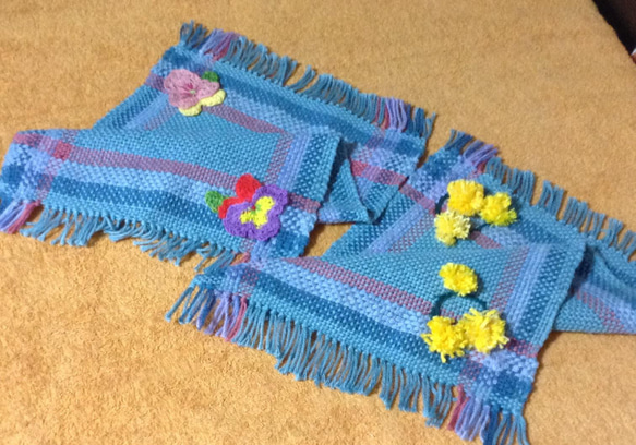 手織り　可愛いお花のテーブルセンター　ビオラ 3枚目の画像