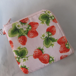 イチゴ柄・ピンク　ハーフウォレット　L字ファスナー財布　 1枚目の画像