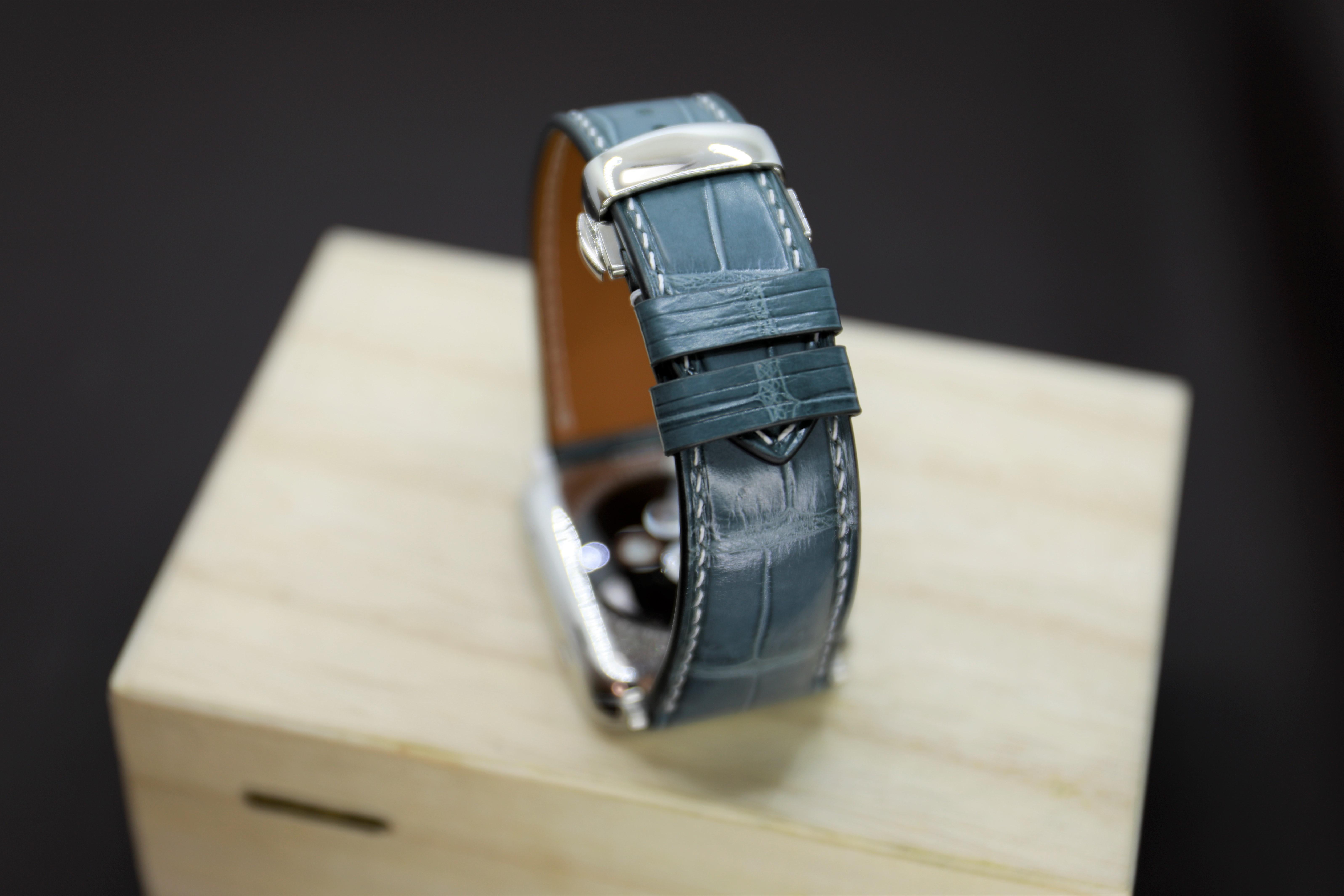 【新作】高級革使用Apple Watch クロコダイル革 ワニ革 バンド 時計ベルト グレイーD86総手縫い製作