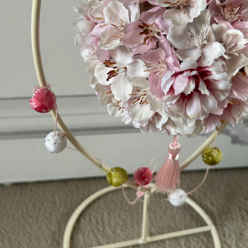 桜のフラワーボール” 花材はアーティフィシゃルフラワー(造花)の桜