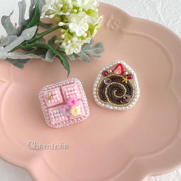ビーズ刺繍♡いちごチョコ×ロールケーキのミニブローチ ブローチ 